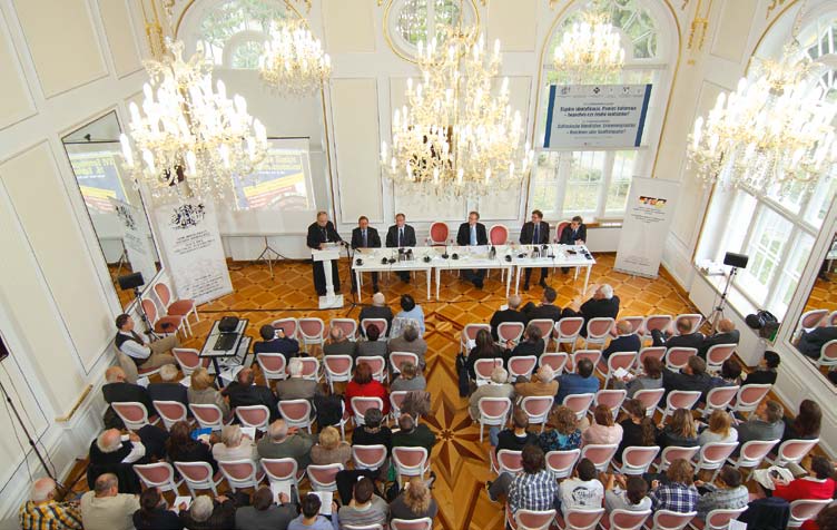 DOM WSPÓŁPRACY POLSKO-NIEMIECKIEJ HAUS DER DEUTSCH-POLNISCHEN ZUSAMMENARBEIT FUNDACJA WSPÓŁPRACY POLSKO-NIEMIECKIEJ STIFTUNG FÜR DEUTSCH-POLNISCHE ZUSAMMENARBEIT ISBN 978-83-60470-09-1