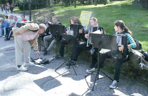 razy podejmowa³a interwencje w zwi¹zku ze zg³oszeniami o nieprawid³owoœciach od mieszkañców; Wielokrotnie interweniowa³a w stosunku do w³aœcicieli i opiekunów psów pod wzglêdem niezachowania ostro