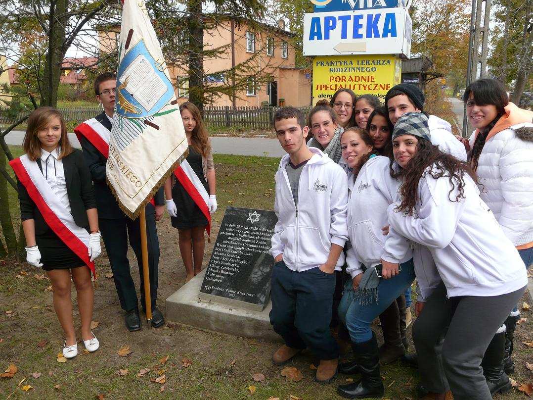 W 1988 r. przybyła z Izraela do Wereszczyna i postawiła pomnik Pamięci. Często mówi: Jeśli będę mogła zdjąć choć jedną kroplę z tego zła, które się wydarzyło w Wereszczynie w 1942 r.