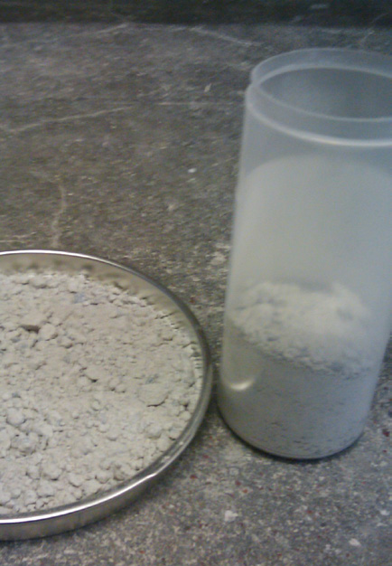 5% Masseverlust/ Utrata masy / [M-%]----- 0.4% 0.3% 0.2% 0.1% Flachdeckel Becher 0.