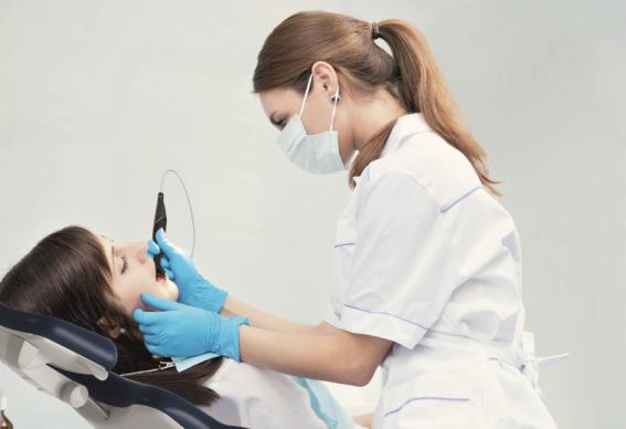 rentgenowskimi bez obciążania pacjenta promieniowaniem.* OA PD dr Jan Kühnisch, kierownik badania, uważa metodę diagnozowania próchnicy bez promieniowania za małą rewolucję.