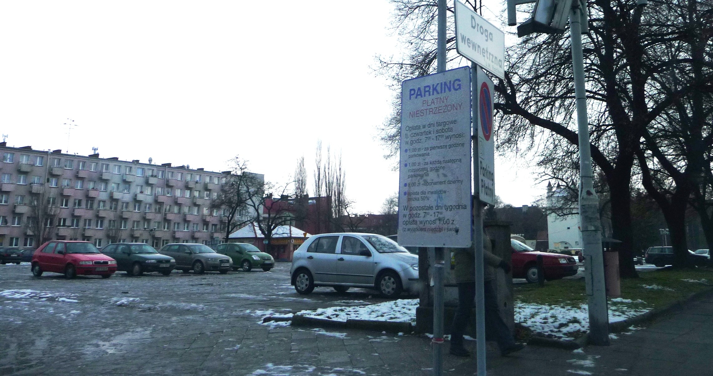 Uzyskane wyniki w obszarach badania OBSZAR 1 (Centrum Plac Długosza) Płatne 289 miejsc postojowych Bezpłatne 0 miejsc postojowych Zastrzeżone 0 miejsc postojowych Czasowe 0 miejsc postojowych Obs zar