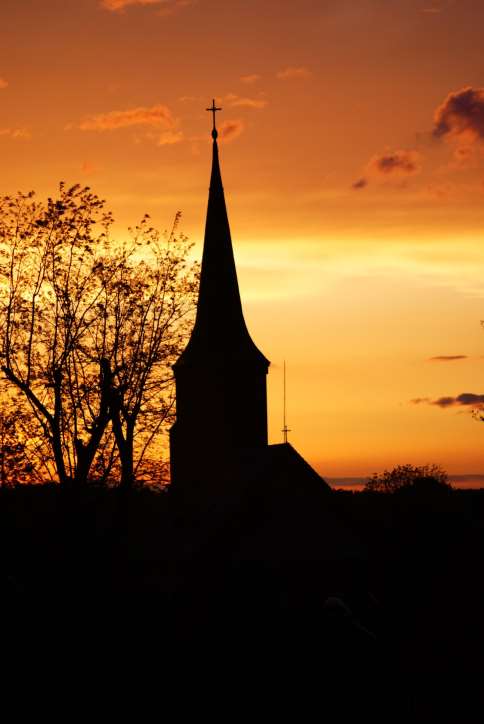 Niech dzisiejszy dzień stanie się dla nas okazją do refleksji nad tajemnicą obecności Jezusa pod postacią Chleba i Wina a także uświadomi nam, że Kościół