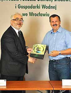 Do obowiązków dzierżawcy będzie należało dwukrotne wykoszenie trawy, usunięcie samosiejek do 10 lat, drzew złamanych, obumierających lub stwarzających zagrożenie dla ludzi i mienia.