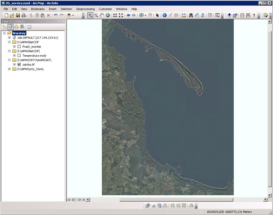 Baza danych oparta na silniku SDE (Spatial Database Engine) umożliwia wersjonowanie oraz zawiera dodatkowe mechanizmy zabezpieczające spójność, bezpieczeństwo i poprawność
