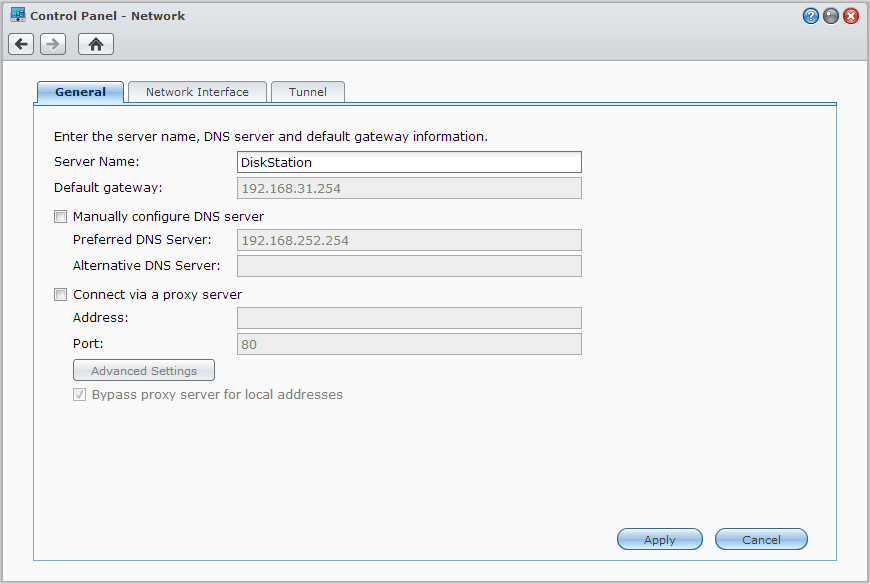 Synology DiskStation Przewodnik użytkownika Zmienianie ustawień sieci Aby zmodyfikować poniższe ustawienia sieci dla serwera Synology DiskStation, należy przejść do opcji Menu główne > Panel