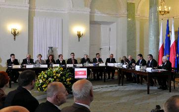Z wizytą w Pałacu Prezydenckim 6 listopada 2012 roku w Pałacu Prezydenckim odbyła się konferencja pod nazwą Cele, granice, metody i koszty lokalnych konsultacji społecznych.