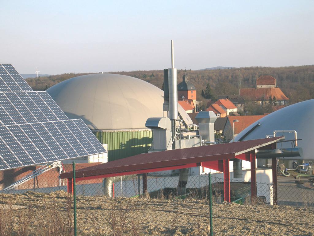 Innym przykładem funkcjonowania spółdzielni energetycznej może być miejscowość Jühnde k/getyngi, gdzie zawarto porozumienie z operatorem sieci, który w tym przypadku stał się również członkiem