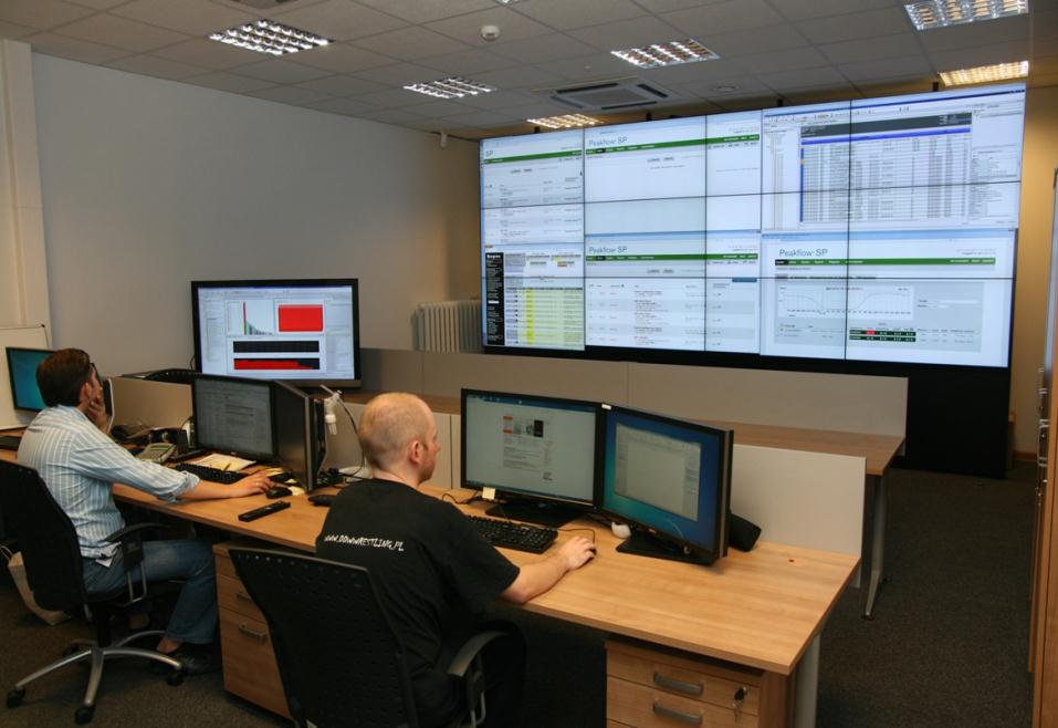 Nasze Security Operations Center może obsłużyć wielu Klientów Monitorowanie zdarzeń w systemach Klienta w trybie 24/7/365 Szybka identyfikacja zagrożeń dzięki użyciu technik korelacyjnych Niezwłoczna