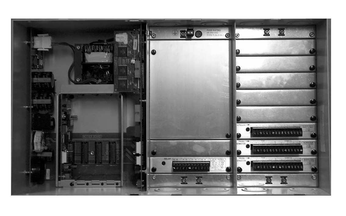 Opis systemu Budowa modularna Celem TLS350R jest pełne zautomatyzowanie procesów pomiaru, autokalibracji, rekoncyliacji, przyjmowania dostaw i testowania stanu systemu bez udziału czynnika ludzkiego