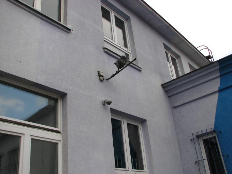 www.grochala.eu 20/28 Badany budynek część południowa (elewacja wschodnia) Na kolejnych ośmiu termogramach przedstawiona jest elewacja wschodnia budynku część południowa.