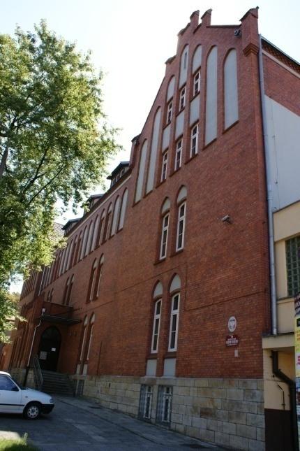 Ochrona środowiska termomodernizacja W latach 2006-2009 ocieplono w mieście 39 obiektów komunalnych, w tym: 25 szkół 11 przedszkoli 2 budynki sportowe siedzibę Gliwickiego Teatru Muzycznego Łączny