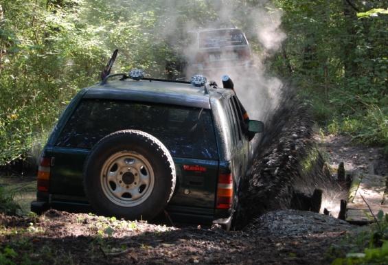 Survival Team Zamenhofa 26/5 64-100 Leszno OFERTA PROJEKTÓW ZEWNĘTRZNYCH ADRENALINA FIRMY SURVIVAL TEAM DARIUSZ MITRĘGA ZIEMIA OFF-ROAD Przygoda obejmuje szkolenie teoretyczne i praktyczne z jazdy w