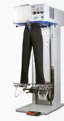 49 cm do 143 cm. Mechaniczny ogranicznik z urządzeniem mierzącym pas w calach i centymetrach.