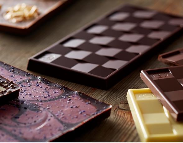 Kim jesteśmy: Chocolissimo Historia marki Chocolissimo związana jest z podróżami, odkrywaniem tradycji związanych z produkcją czekolady oraz eksperymentowaniem z najlepszymi składnikami i smakami.
