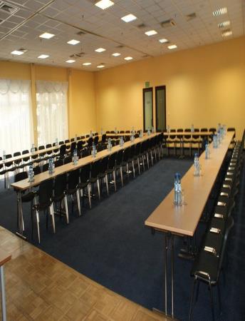 zagadnienia dotyczące bezpiecznej eksploatacji wózków jezdniowych podnośnikowych Prezentacja pracy modeli