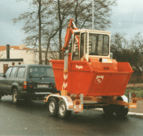 Kosz rozwijania z rolkowym mechanizmem szybkiej wymiany bębna BKT 23 z kontenerem i minikoparką Dane techniczne: BKT 23 z koszem rozwijania zwoju Typ BKT 8 BKT 23 BKT 27 BKT 40 BKT 60 Długość (mm)