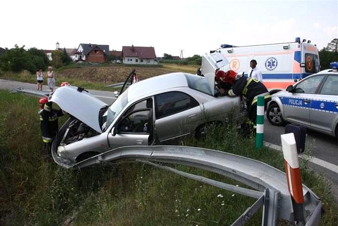 Bezpieczny człowiek Kształtowanie bezpiecznych zachowań uczestników ruchu - wychowanie świadomego i kulturalnego uczestnika ruchu drogowego, respektującego i szanującego prawa innych (edukacja;