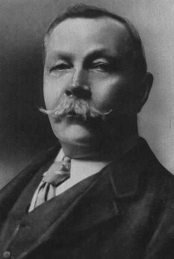 Arthur Conan Doyle Pisarz. Ukończył studia medyczne w Edynburgu i do roku 1890 prowadził praktykę lekarską. Później zajął się wyłącznie pisarstwem.