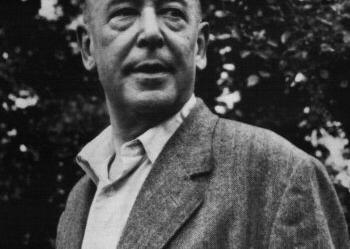 Clive Staples Lewis (ur. 29 listopada 1898 w Belfaście, zm. 22 listopada 1963 w Oksfordzie) brytyjski pisarz, historyk, filozof i teolog.