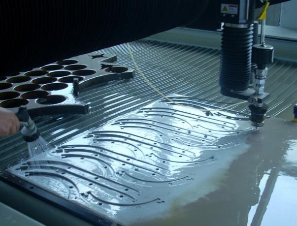 nowoczesnym urządzeniem WaterJet (OMAX JetMachining