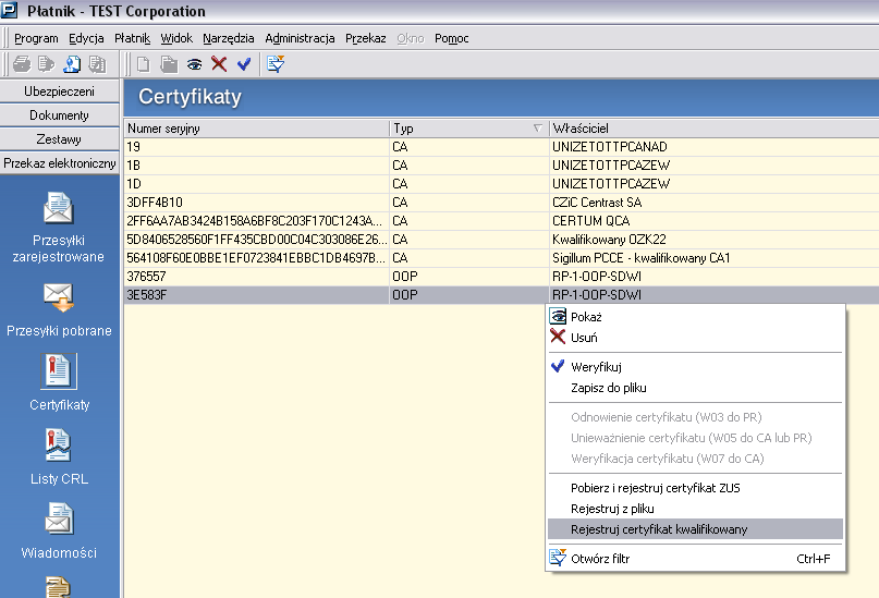 Kliknąć prawym klawiszem myszy na wolnym polu w okienku CERTYFIKATY i po pojawieniu się menu podręcznego wybrać REJESTRUJ CERTYFIKAT KWALIFIKOWANY (lub też z menu górnego wybrać PRZEKAZ a następnie