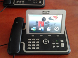 Telefon Video W Systemie Video-tłumacz można zastosować Telefon Video. W ramach umowy dostarczymy Państwu odpowiednio skonfigurowany i przetestowany telefon.