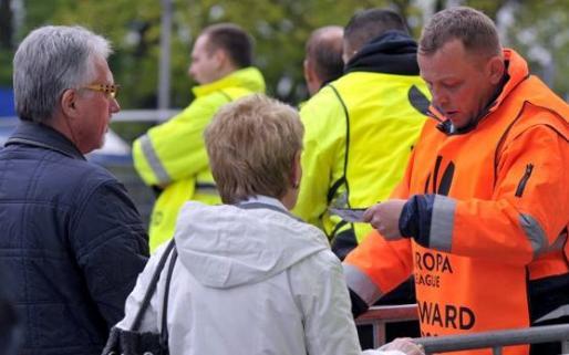 Stewarding najwyższa jakość organizacji imprez Stewarding Pakiet Szkoleniowy PZPN Zgodny z polskimi regulacjami prawnymi: Ustawa o BIM z dnia 20 marca 2009 roku Rozporządzenie z dnia 23 marca 2010