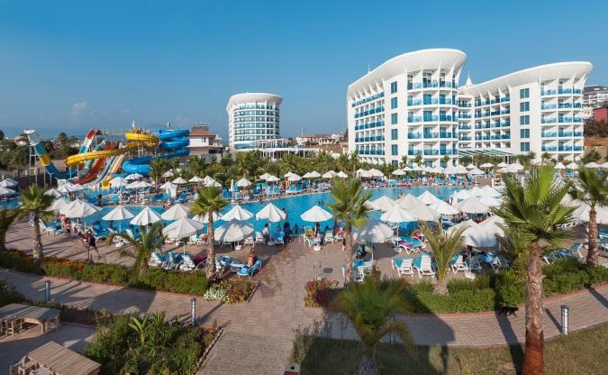 Zabawa bez końca Hotel Golden Coast Resort***** AYTGOLR Niezliczone atrakcje Wyśmienita kuchnia Największy w okolicy aquapark hotelowy Hotel Golden Beach Club*****AYTGOLC Wioska turystyczna