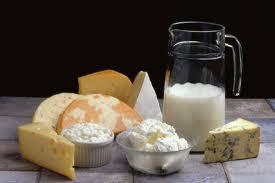 Mleko i produkty mleczne Mleko i produkty mleczne powinny być stałym elementem codziennej diety.