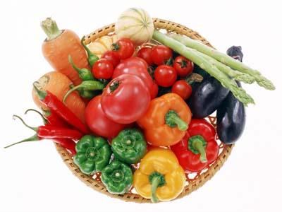 Spożywaj codziennie warzywa i owoce Warzywa i owoce powinny wchodzić w skład codziennej diety, gdyż są źródłem cennych witamin, zwłaszcza witaminy C oraz B - karotenu.