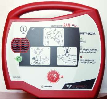 Defibrylator AED jest łatwy w obsłudze.