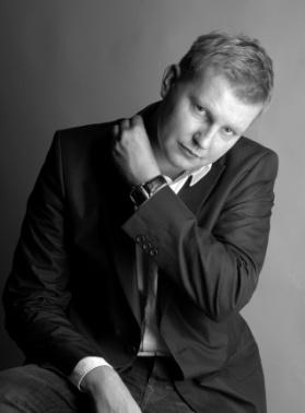 V. CV KLUCZOWYCH CZŁONKÓW ZESPOŁU Jarosław Tokarczuk Partner Zarządzający Doświadczony ekspert z zakresu zarządzania finansami, restrukturyzacji finansowej oraz pozyskiwania środków (aranżacji