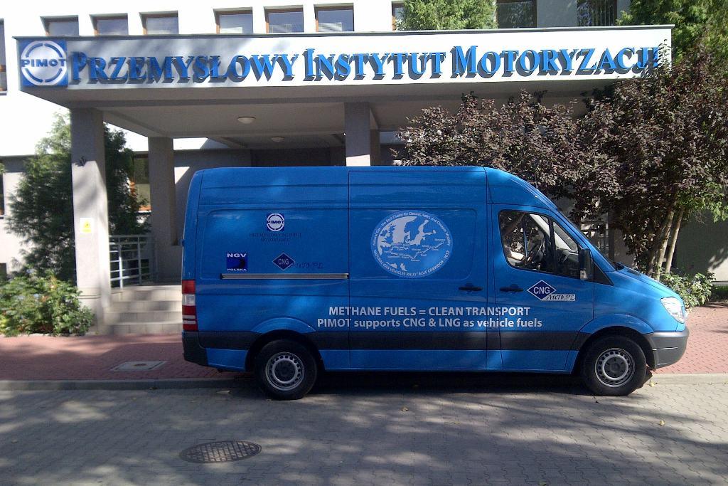 GAZ ZIEMNY Gaz ziemny to mieszanina złożona z węglowodorów, głównie metanu, zwykle zawierająca również etan,