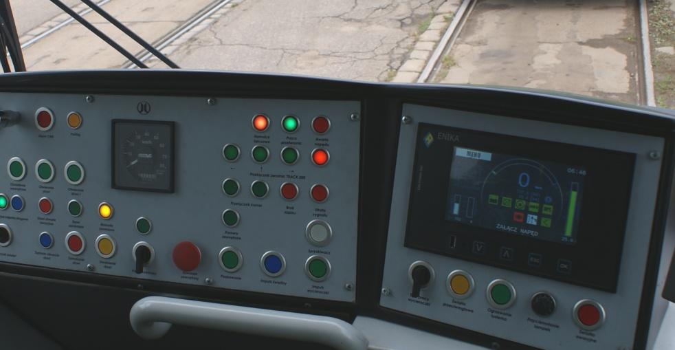 Układ napędu asynchronicznego ENI-ZNAP/RT6N1 Parametry wybranych podzespołów Układ sterowania tramwaju sterownik główny tramwaju ENI-PLC/3U/80M zamontowany na tablicy ENI-SNT/RT6N1 tablice