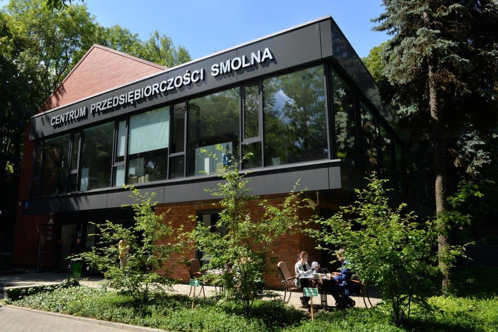 pracy IFR z Miastem Warszawa, które u?ycza na ten cel sali konferencyjnej w Centrum Przedsi?biorczo?ci Smolna. prof. A.Blikle, prezes IFR Micha?Olszewski, wiceprezydent Miasta Sto?