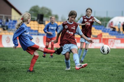 Popularyzacja dyscypliny przygotowanie uniwersalnego spotu wideo aktywizacja fan page a Łączy nas piłka o informacje na temat piłki nożnej kobiet zwiększenie liczby eventów grassroots