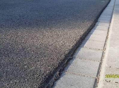 Asfalt porowaty - Odwodnienie ROZWIĄZANIE PROJEKTOWE > 4 cm cichy asfalt porowaty warstwa uszczelnienia warstwy