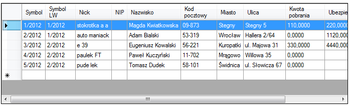 Dane wyświetlane są po naciśnięciu przycisku Pobierz dane. 3.3.4 Okno paczek W oknie paczek zostaną wyświetlone wszystkie paczki z Sello przygotowane w ramach zaznaczonej listy / list. 3.4 Pasek statusów Na dole aplikacji dostępny jest pasek statusów gdzie będą podawane podstawowe informacje o pracy aplikacji: Rysunek 3.