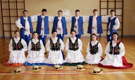Zespoły taneczne Przy Trzemeszeńskim Domu Kultury działają dwa zespoły taneczne tj.