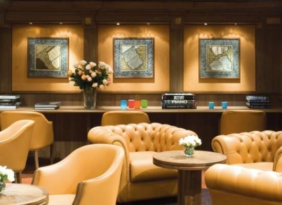 INFORMACJE O ARMATORZE MSC CRUISES: MSC Cruises jest liderem na rynku rejsów po Morzu Śródziemnym, pływając po tym obszarze przez cały rok.