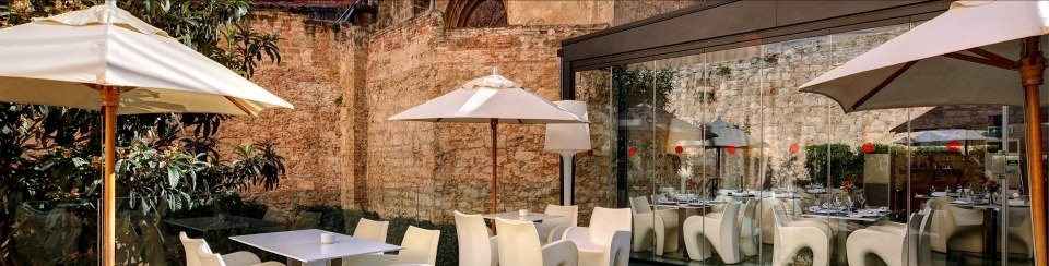 HOTEL OLIVIA PLAZA**** Olivia Plaza Plaça Catalunya 19. 08002 Barcelona, Hiszpania Tel.: +34 93 316 87 00 Hotel Olivia Plaza położony jest przy Plaza Catalunya w centrum Barcelony.