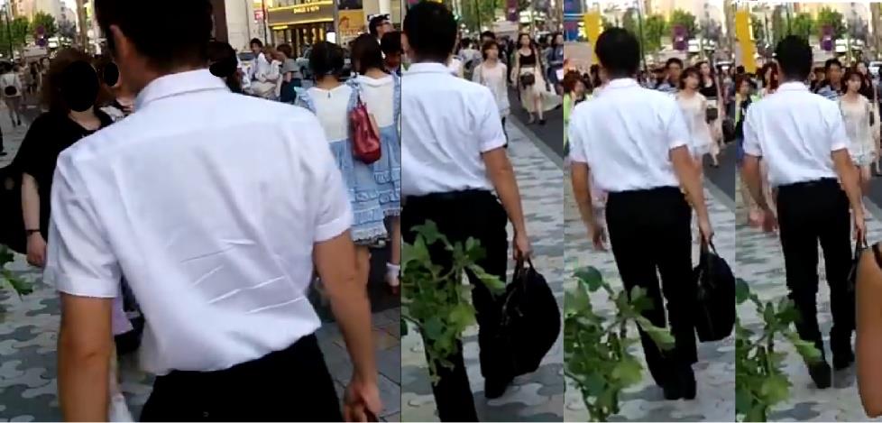 Obserwując spacerujących ludzi, być może zauważyłeś, że ich koszula nie zagina się jednakowo po dwóch stronach ciała.