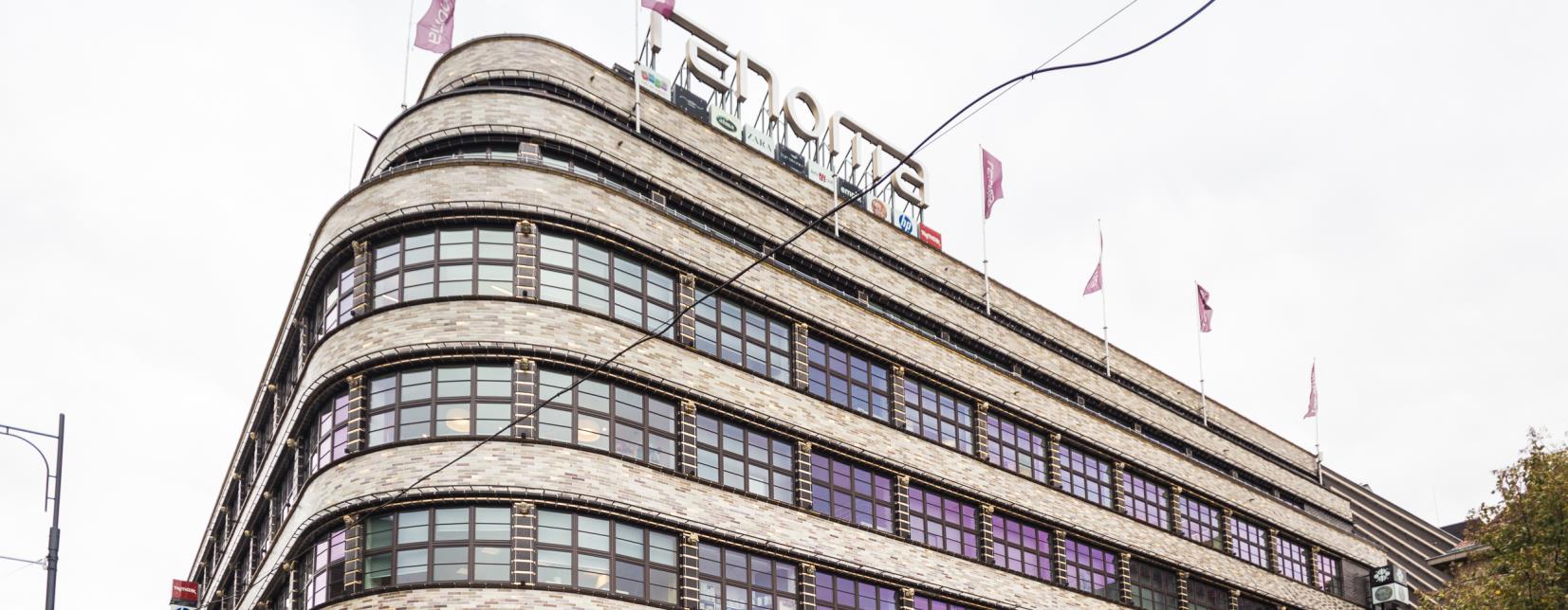 Największym obiektem handlowym w aglomeracji wrocławskiej jest Magnolia Park o powierzchni 98 700 m² GLA, jednak już w końcu br.