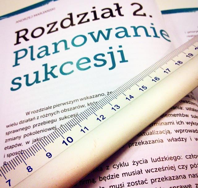 Sukcesja w firmie rodzinnej Firma rodzinna to coś więcej niż miejsce pracy, jest to owoc pracy całego życia, często kilku pokoleń.