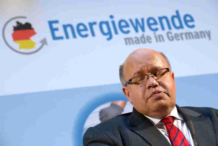 Nawet minister środowiska Niemiec jest zaszokowany wielkością wydatków Peter Altmaier: Die Energiewende könnte bis zu einer Billion Euro kosten.