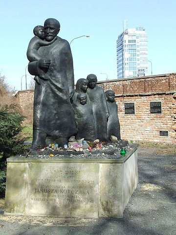 Pomnik Janusza Korczaka w