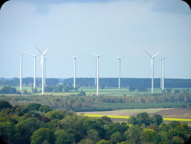 Budynek CNiTE dzięki zastosowaniu niekonwencjonalnych i alternatywnych źródeł energii, jak: elektrownia wiatrowa, ogniwa fotowoltaiczne, baterie słoneczne i inne, będzie w pełni samowystarczalny.