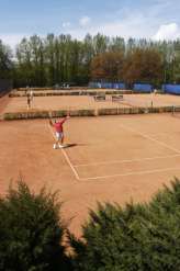 Aktywność sportowa Na terenie Bytomia aktywność sportowo-rekreacyjna jest prowadzona na następujących obiektach zarządzanych przez Ośrodek Sportu i Rekreacji oraz kluby i stowarzyszenia sportowo