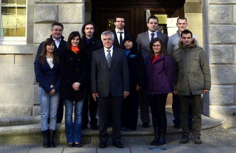2 13th Summer School on Fracture Mechanics The team of the High Pressure Vessels and Composites Laboratory Our research and technology interests Testing methods: Universal testing machines (static,